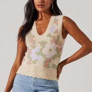 ASTR Floral Sweater Vest